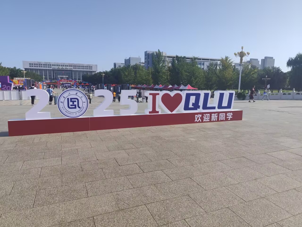 初到校园
